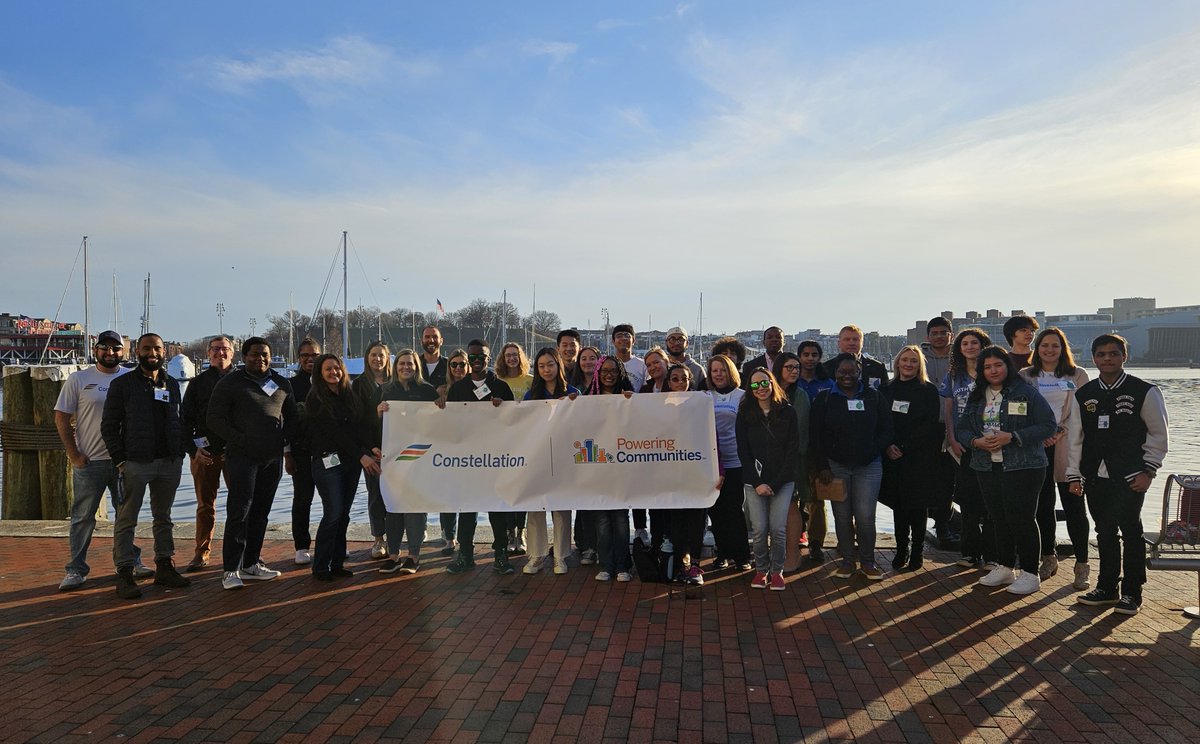 ConstellationEG's tweet photo. Students from our inaugural Youth Energy Summit joined their Constellation mentors for an evening at @NatlAquarium, taking in the various exhibits and having dinner together. Grateful for the oppty to learn from one another and develop these lasting relationships! @NEED_Project https://t.co/j6DGE1koDs
