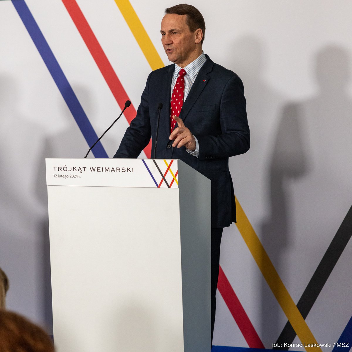 💬 Once again we have a dictator in Europe who, with lies and demagogy, is trying to enslave and conquer 🇺🇦, and to break up the EU and the North Atlantic Alliance. Putin must not be allowed to win this war. | FM @sikorskiradek after the Weimar Triangle Foreign Ministers meeting