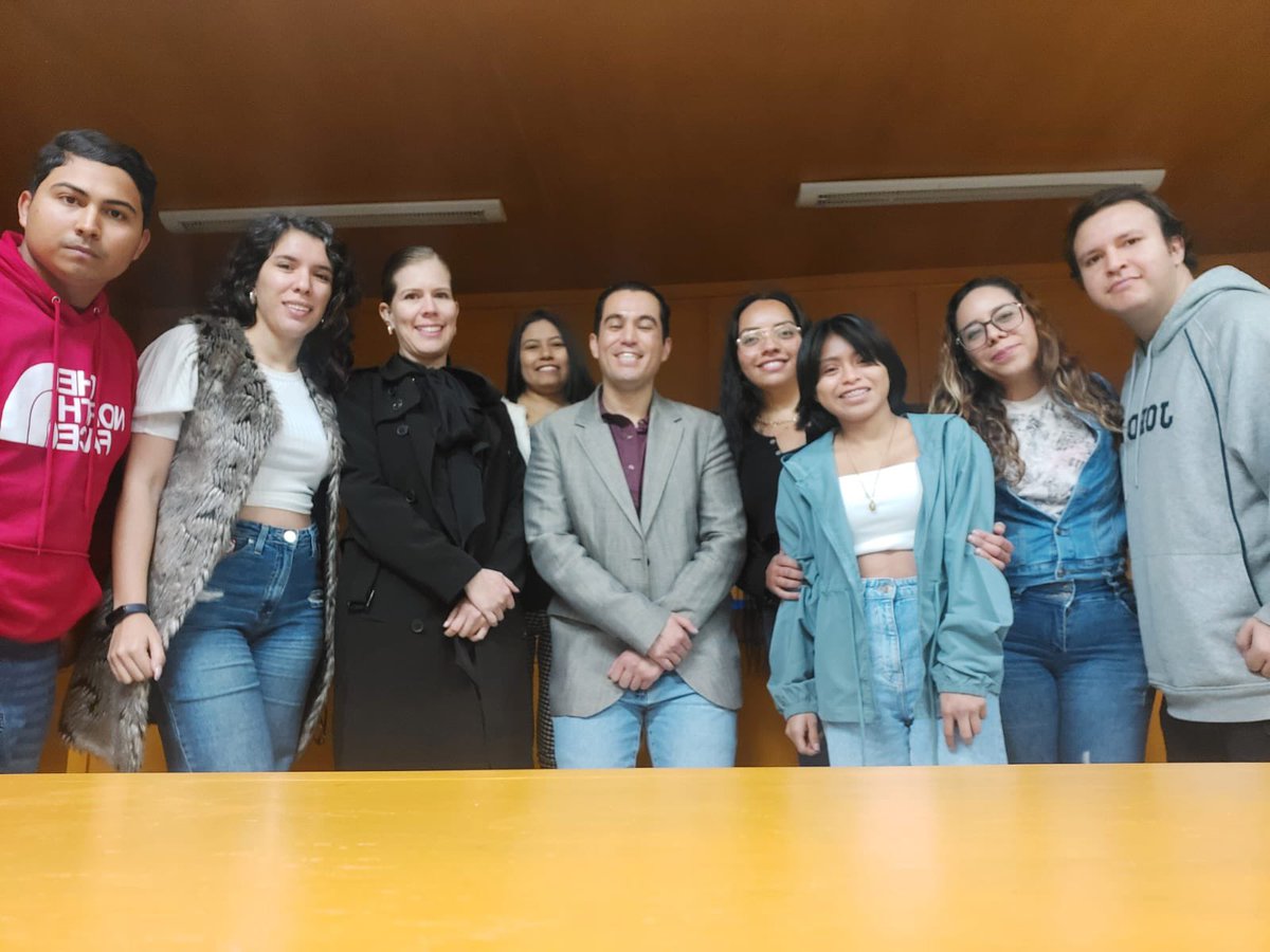 Hace unas semanas en la UTEG, acepté gustoso la invitación para platicar acerca de la ética en el servicio público, controles internos y la relación empresa/estado.
Buena experiencia!