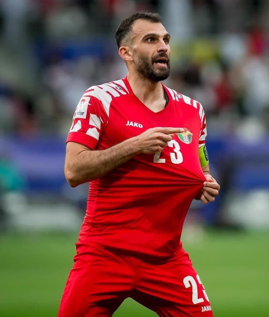 هناك من يولد وهو قائد وهناك من يحاول ان يكون قائد

وليس كل قائد كهذا القائد ❤️