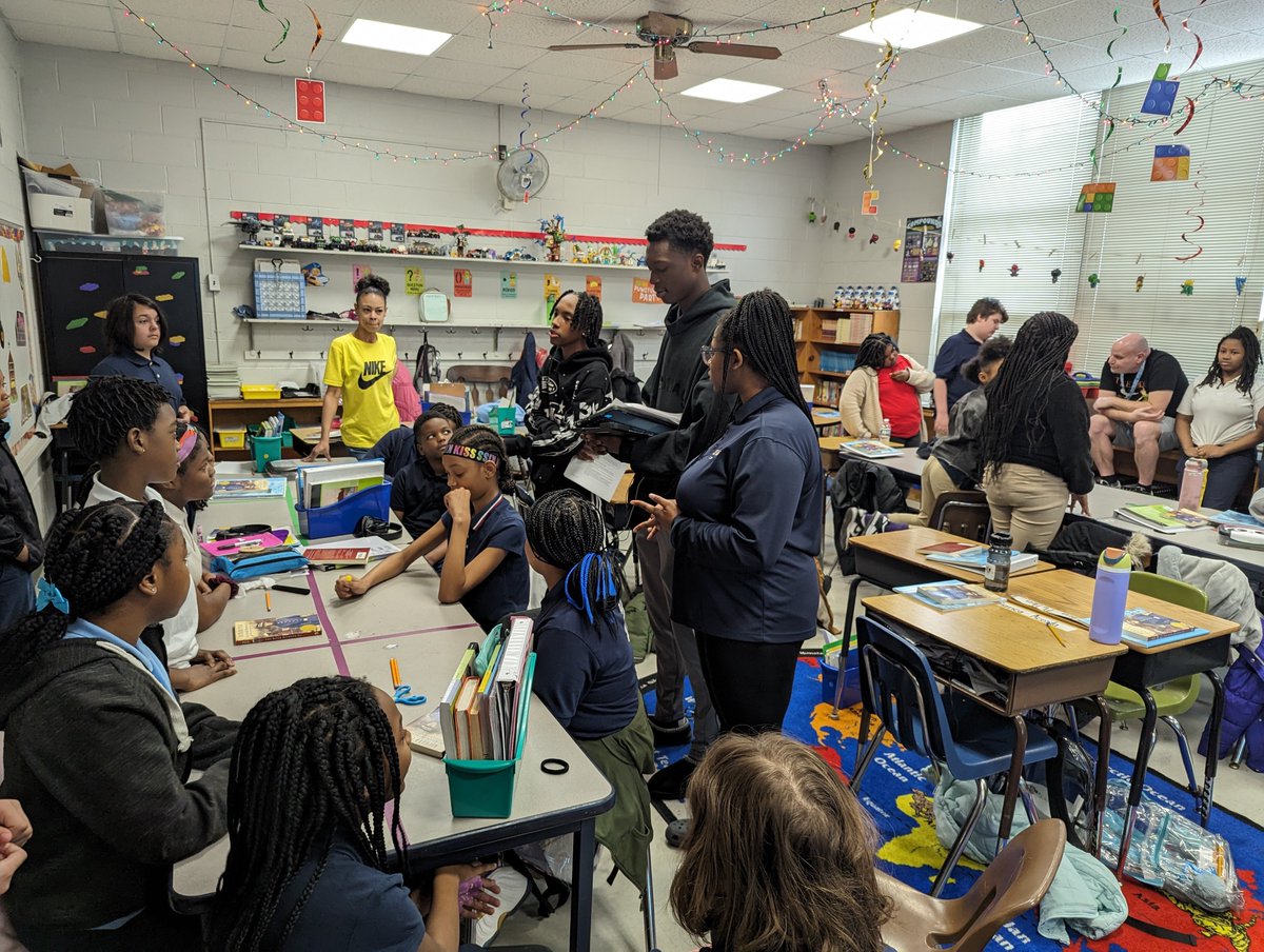 ElevateStLouis's tweet image. Elevate St. Louis students raise the quality of life for Little Elevate mentees at @FergFlorSchools Lee-Hamilton Intermediate School. They represent thousands of young people on the rise in North STL Louis County #LetsChangeTheNarrative #NoOneGetsThereAlone #LeadersElevateLeaders