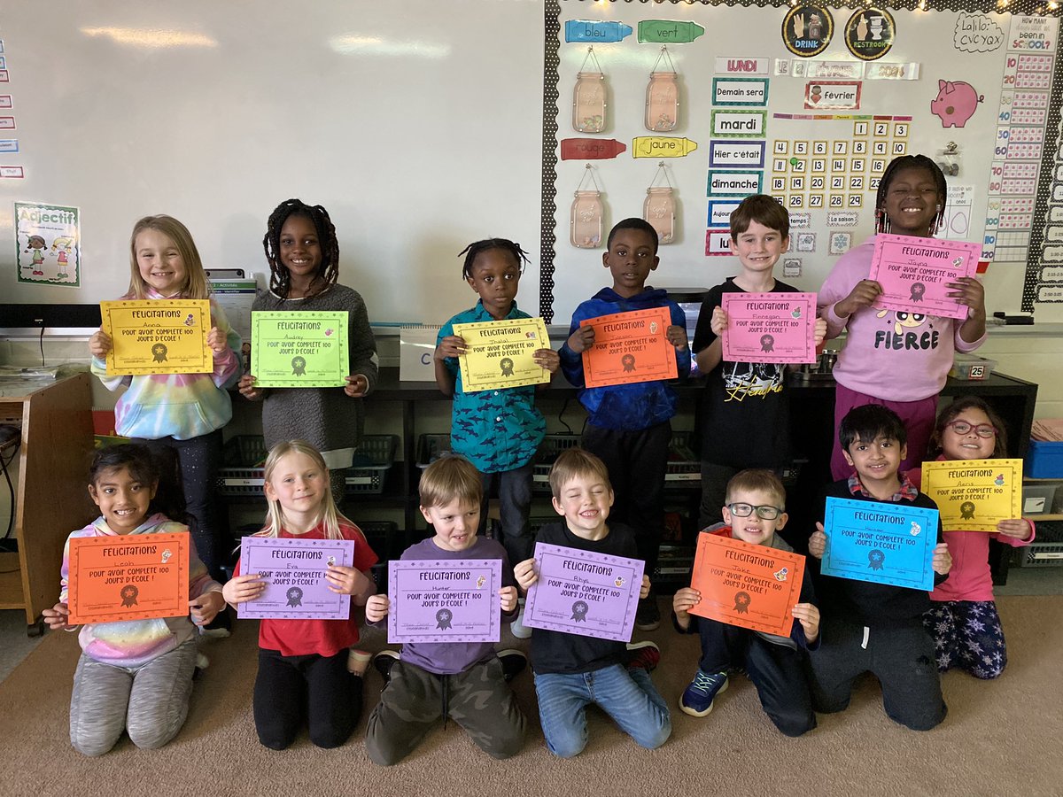TaraCabral42's tweet photo. Félicitations aux élèves de première et deuxième année pour avoir complété 100 jour d’école!🎉🎉 https://t.co/mtX4QwKEQv