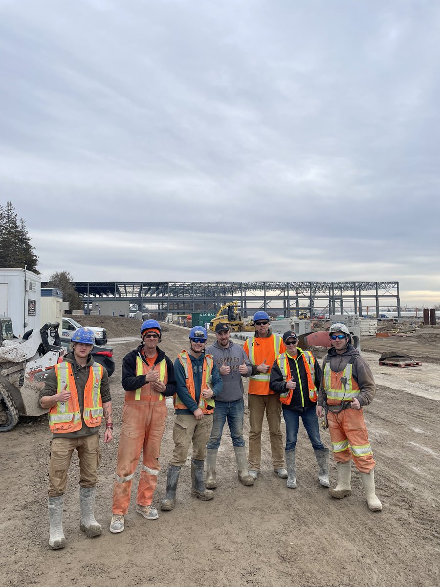 A new #MemberMonday ft. #Local1059 labourers doing what they do best, #BuildingOurCommunity. Pictured: @ellisdoncorp crew Ty Durston, Jeff Durston, Aaron Boyd, Tyler Hubbert, Clint Clancy, Aaron Joyce-D’Odorico & Brad Rolph at the PreCon Precast Plant addition in #WoodstockON