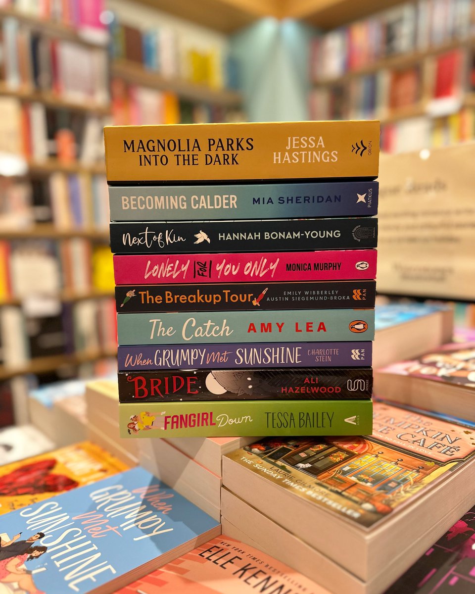 Our Romance table is looking pretty incredible at the minute if we do say so ourselves! Lots of very intriguing new releases to choose from! What will you be picking up? #Waterstones #Romance #NewReleases