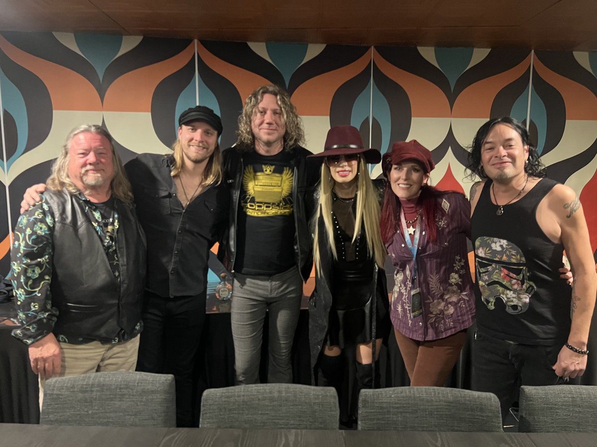 Thanks to @orianthi and Danny Zelisko Presents for having us as special guests at her show at the Celebrity Theatre earlier this month! Share your pictures from the show if you were there in the comments! 📸👇