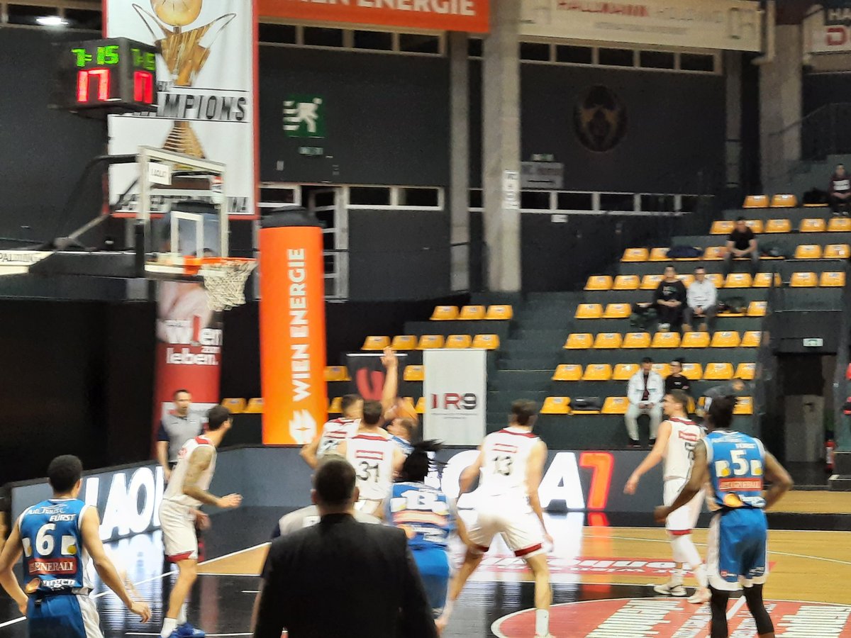 zwirnsi's tweet photo. Ich habe heute das 1.x im Leben ein Basketballspiel live gesehen...und es war sicher nicht zum letzten mal 😃
Ein toller Abend endete mit einem Heimsieg. 💪🙂
#bcvienna https://t.co/lOzQCdYkxX