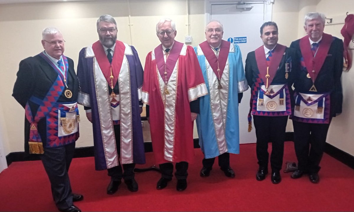 burns_999's tweet photo. Robert Burns Chapter installation sees Jim McCorkindale move from Scribe E to J. Allan Shields is H but not for the first time while Jeff H is Z again!! We got work to do with candidates awaiting! https://t.co/ukJ10sCvDt
