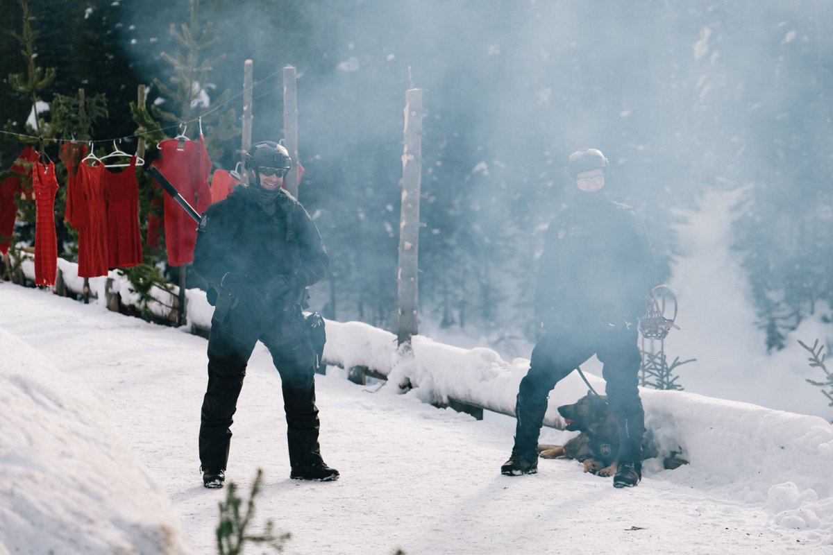 savoirfaire_2's tweet photo. @TorahJudaism Canada:
#RCMP #CIRG  armed invasion of Indigenous FN's territories. https://t.co/7hyfnCSm5C