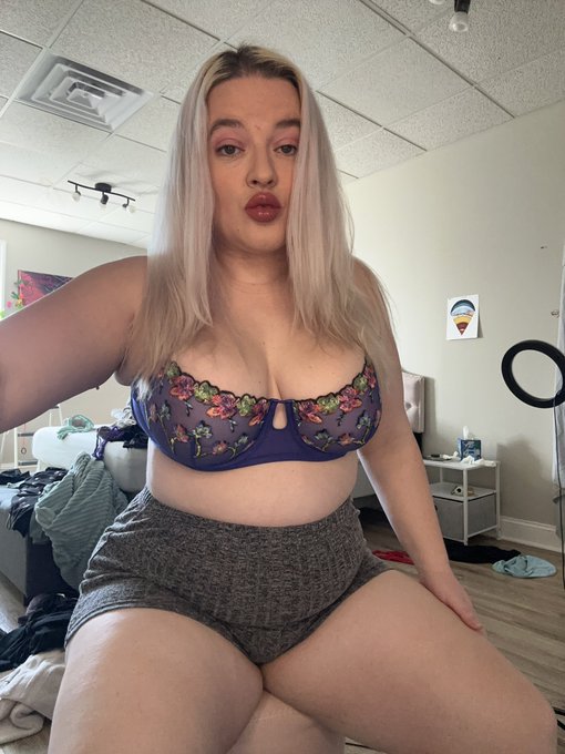 👅 https://t.co/BlzPYNLF48