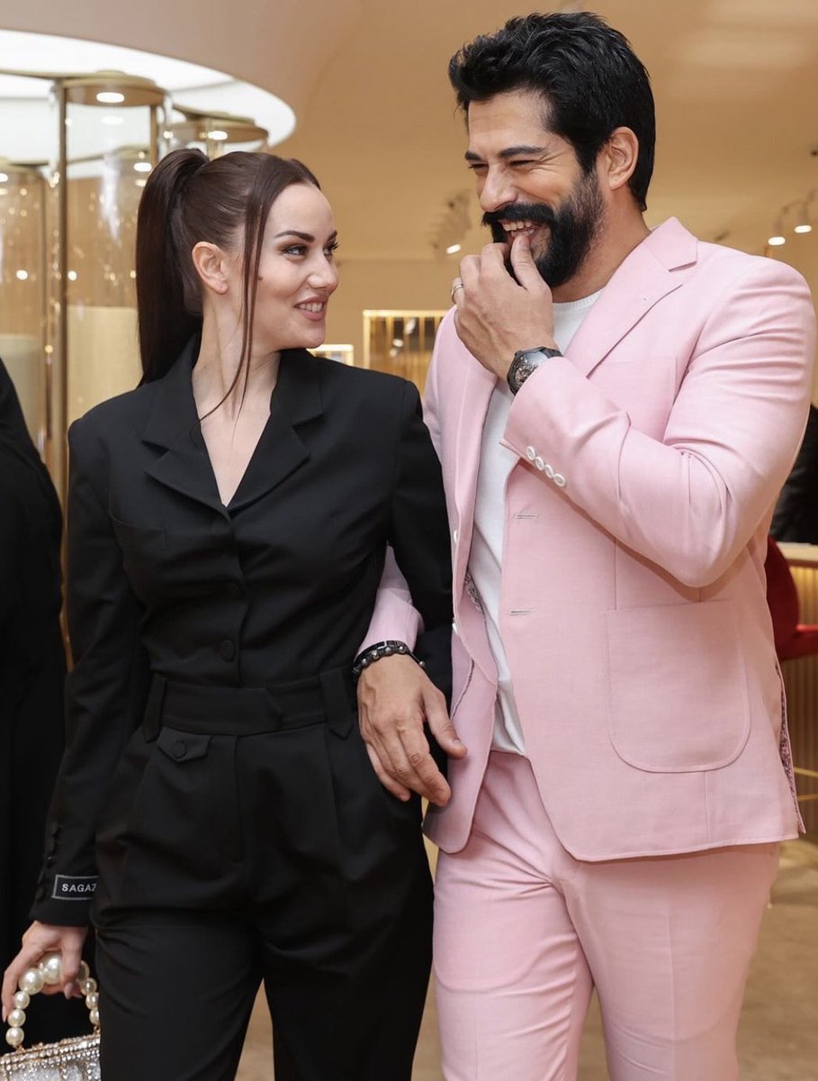 amal_333334's tweet photo. فهريه وبوراك ✨✨
#BurakÖzçivit  #FahriyeEvcen https://t.co/wzsnvcfJzp