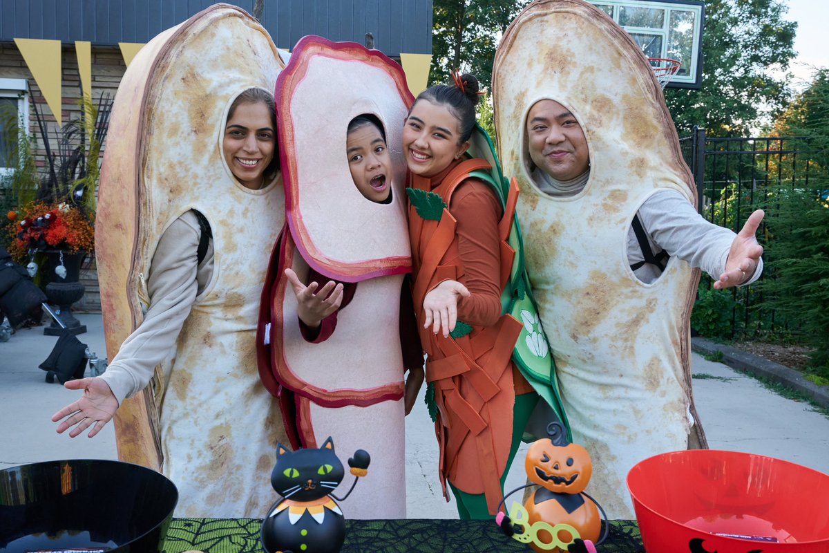 runtheburbs's tweet photo. Itโs Halloween on #RunTheBurbs this week ๐ Tune in tomorrow at 9:30PM (10NT) on @cbc and @cbcgem for #PhrightNight in Rockridge! https://t.co/DDlVbcADJX