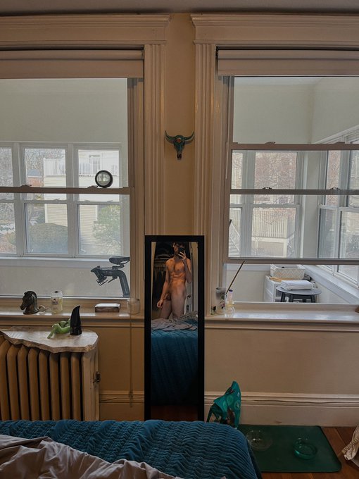 Looking like snow!  Who&rsquo;s around to keep me warm? https://t.co/pVz9sQ3nMG