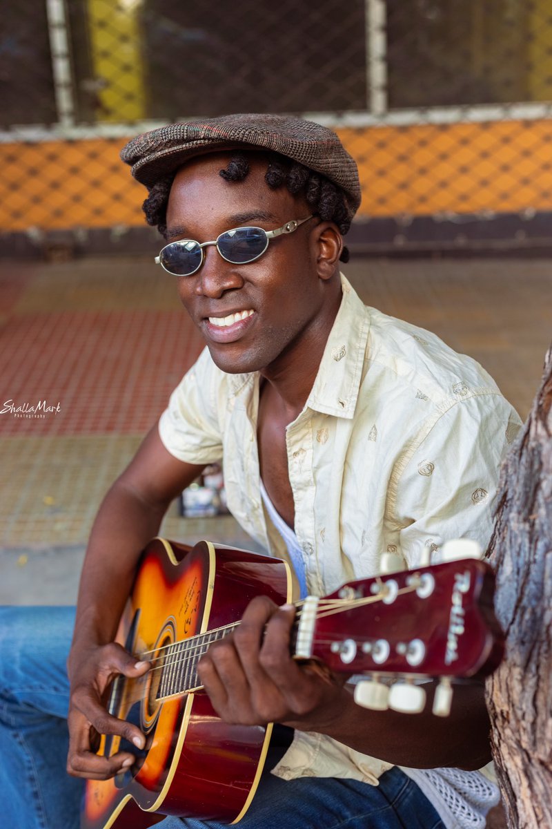 ShaneMorris15's tweet image. Happiness is a choice. Choose it every day, in every moment, no matter the circumstances. 💫😊 

Male model: @shanemorris876 

Photographer: @shallamark_photography 

#malemodels #femalemodels #jamaicanmodel #fyp #blackhistorymonth #90sfashion #90style #80s #70s #fashionstyle