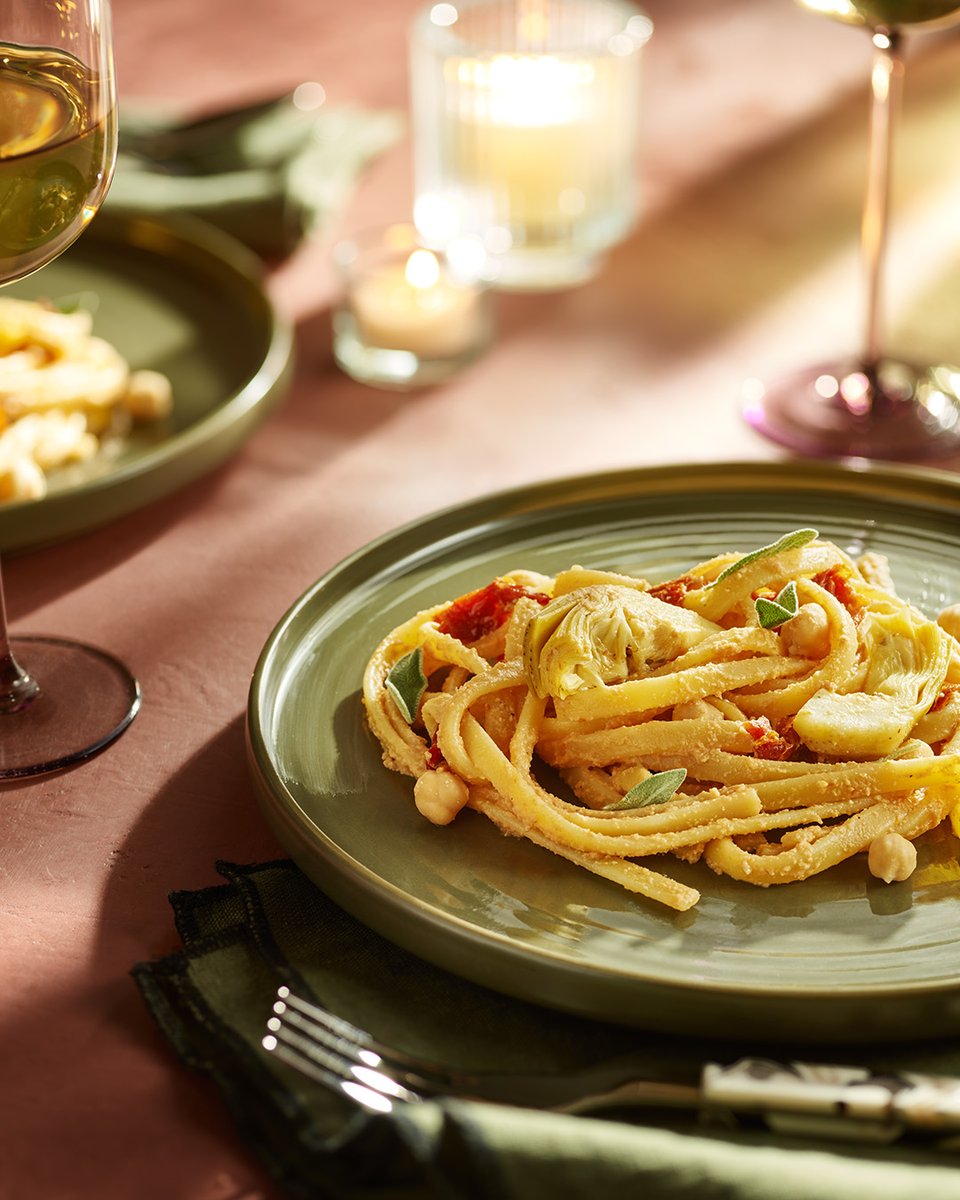 💌 Friendly reminder: Valentine's Day is this week! We ❤️ this ✨NEW✨ Sun Dried Tomato Cream Sauce, perfect for pasta or any home-cooked meal. Get the recipe here: spr.ly/6015VU1MH #myvitamix #vitamix #recipes #LovedforLifetimes #valentinesday