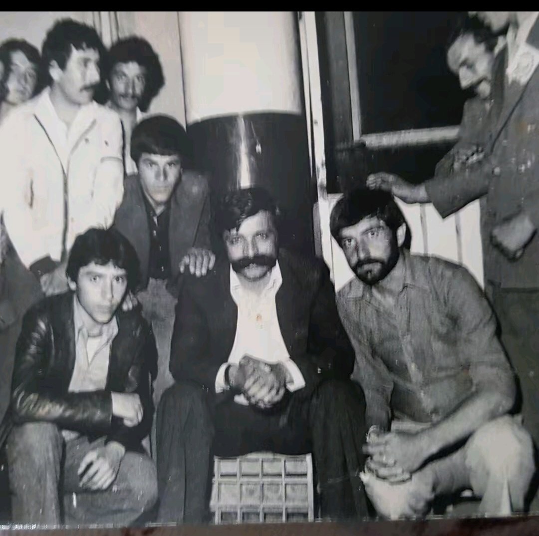 Perdeye sığmadın , tele sığmadın
Kaleme sığmadın , dile sığmadın
Ammaaa...!
Gönlümüzden hiç ayrılmadın "OZANIM"!
Ruhun ŞAD , Mekanını CENNET Olsun...!!! #ozanarif #ozanarif