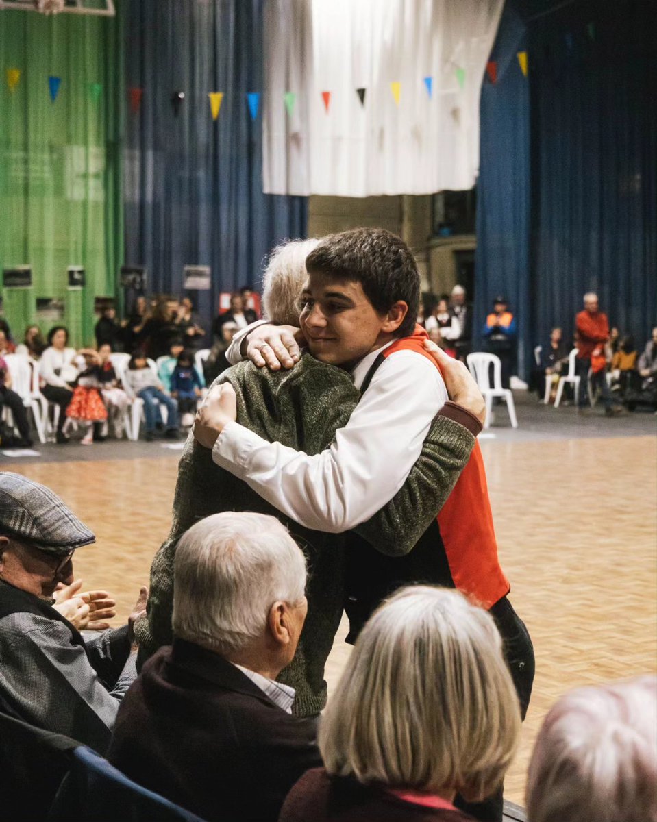 AjAmetllaValles's tweet photo. La ballada de Gitanes de les colles de l'Ametlla, amb homenatge a balladors i balladores veterans, i la cremada del Rei Carnestoltes, han posat el punt final a quatre dies intensos de #CarnavalAmetlla2024.

#AmetlladelVallès https://t.co/cpoNtB2VKp