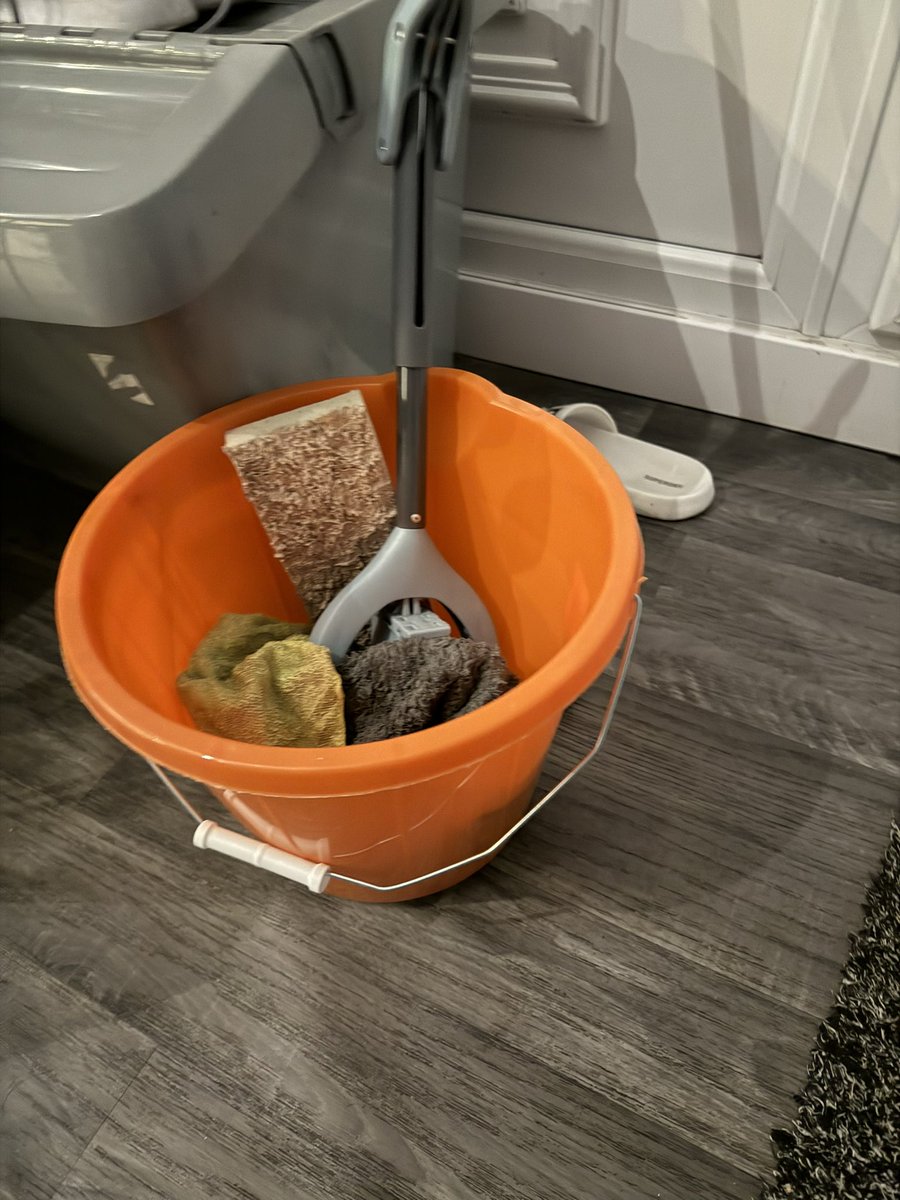 ged_tek's tweet photo. @Syndicate the wife wanted a new mop bucket they where £12, quick trip to @BandQ £1.00 bargain! https://t.co/LpYnwizomx