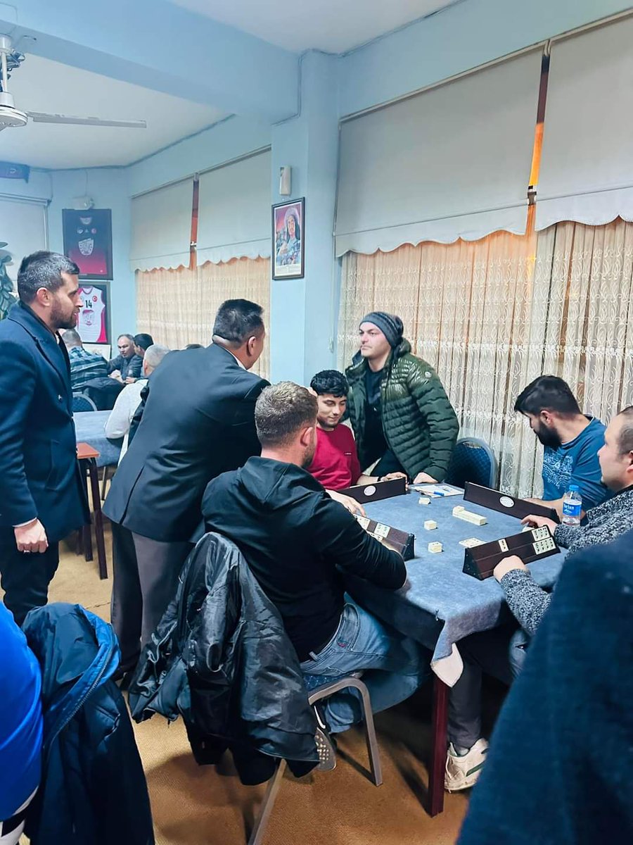 El ele, gönül gönüle
Aynı heyecanla durmadan yola devam.İlçe Başkanımız <a href="/muraterdogan_64/">Murat Erdoğan</a> Belediye Başkan Adayımız @CevizciMehmet64 ve teşkilatımız ile birlikte Banaz Spor Lokalini ziyarette bulunup çalışmalarımız hakkında Hasbihal ettiler.
<a href="/akparti_usak/">AK Parti Uşak</a> <a href="/akgenclikbanaz/">AK Gençlik Banaz</a> 
<a href="/Akparti/">AK Parti</a>