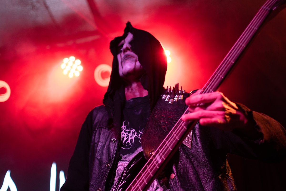 VileAesthetic's tweet photo. An echo through the void, and horror yet to come.

📸: Gab Kaplan Photography
Denver, CO | November, 2022

#blackmetal #usbm #horrorartists #blackmetalbass #metalbassist #metalbass https://t.co/a9DsXgoOrC