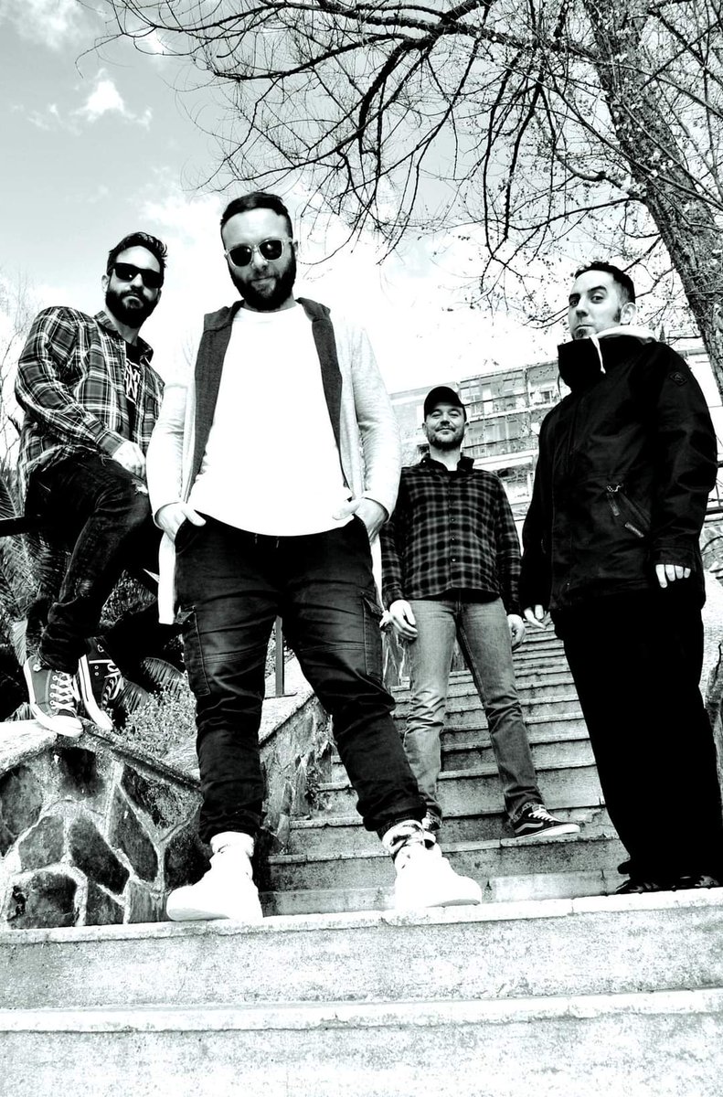 💥🎸 𝗥𝗜𝗩𝗘𝗥 𝗛𝗔𝗞𝗘𝗦 🎉💥
Más sabor extremeño para este 𝗙𝗲𝘀𝘁𝗶𝘃𝗮𝗹 𝟮𝟱 𝗱𝗲 𝗺𝗮𝗿𝘇𝗼 𝟮𝟬𝟮𝟰.

➡ Os presentamos a River Hakes, grupo cacereño que une los sonidos del hardcore y del metal alternativo de principios de este milenio y que lo darán todo en Valdencín.