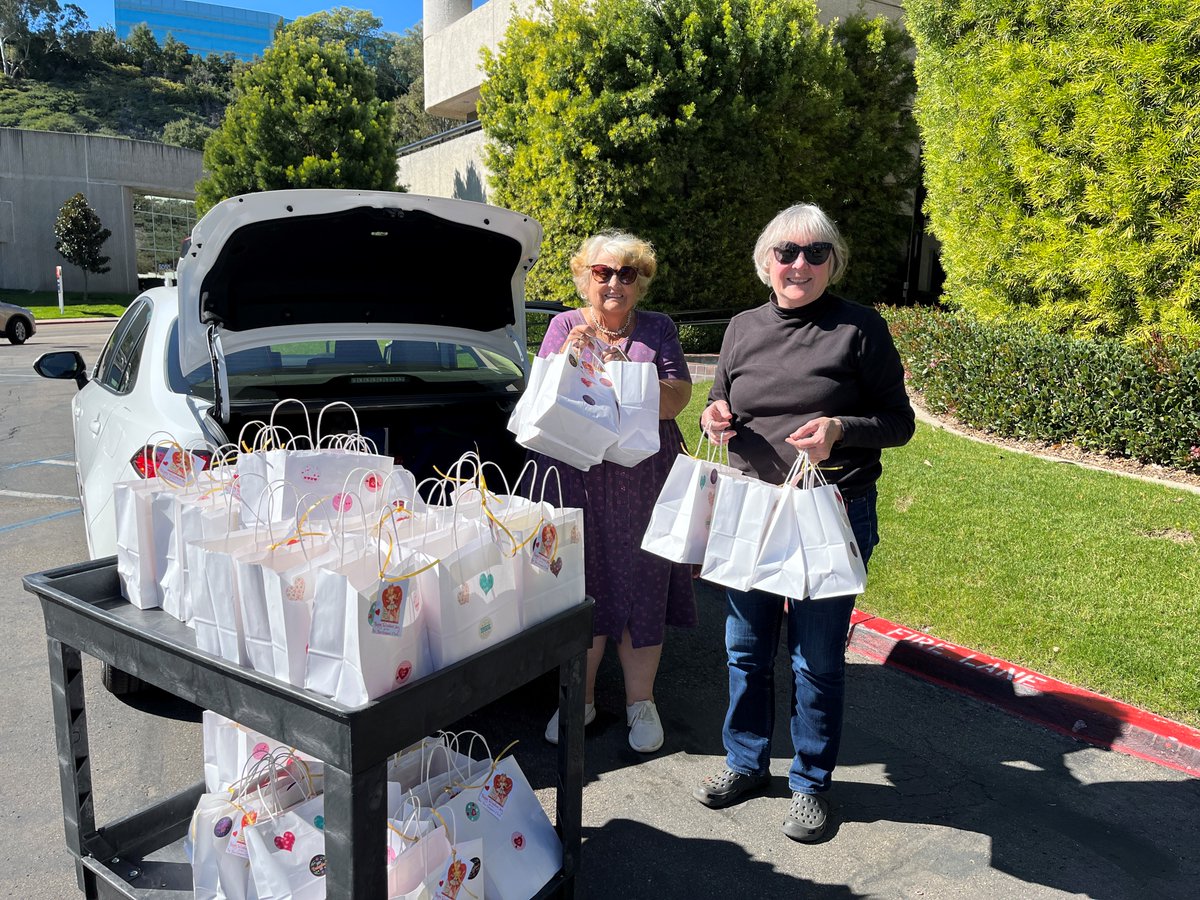 ElderHelpSD's tweet photo. Seniors are feeling the love this week with special Valentine's bags in their deliveries. Thank you to the Burlingame Club whose neighborhood generosity has made this possible for over 10 years! #feelthelove #valentinesday #eldercare #elderhelp https://t.co/sAHcrU9KXm