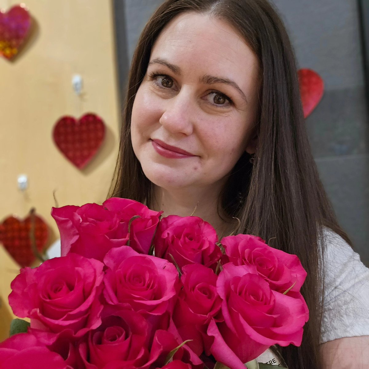 ACCampusService's tweet photo. 🐻 Stuffed animals for cuddles
🌹Roses for romance
🍫+ chocolate for pure indulgence

Treat yourself or surprise someone special this Valentine’s Day! Find the ultimate trio of love right on campus at Connections: The Campus Store! 🎁💖

@algonquincolleg

#AlgonquinCollege https://t.co/xl4jsCKKsX