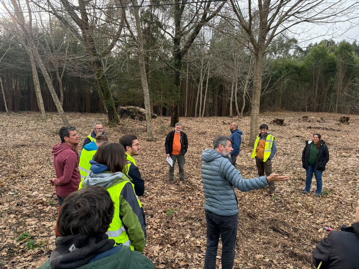 jpicos13's tweet photo. Primer dia de campo recibiendo a  @masterFUEGO2022 🔥 @IngForestalPO #Galicia visitando trabajos de #Redenor en las #CMVMC de S.Clemente de César y CMVMC Figuerido y el monte de la CMVCM de Vilaboa
@IngForestalPO #Galicia https://t.co/Q6lIobnecx