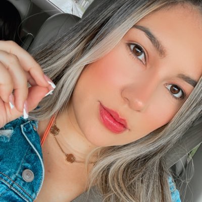 GusbeValeria's tweet photo. #NuevaFotoDePerfil https://t.co/u47sKaBQcJ