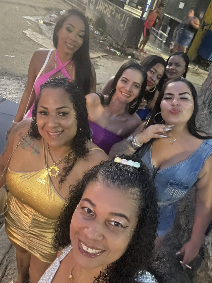 RoseLeles's tweet image. Então vamos curtir o carnaval com os meus 🥰❤️ @leles_renata  @panicate22