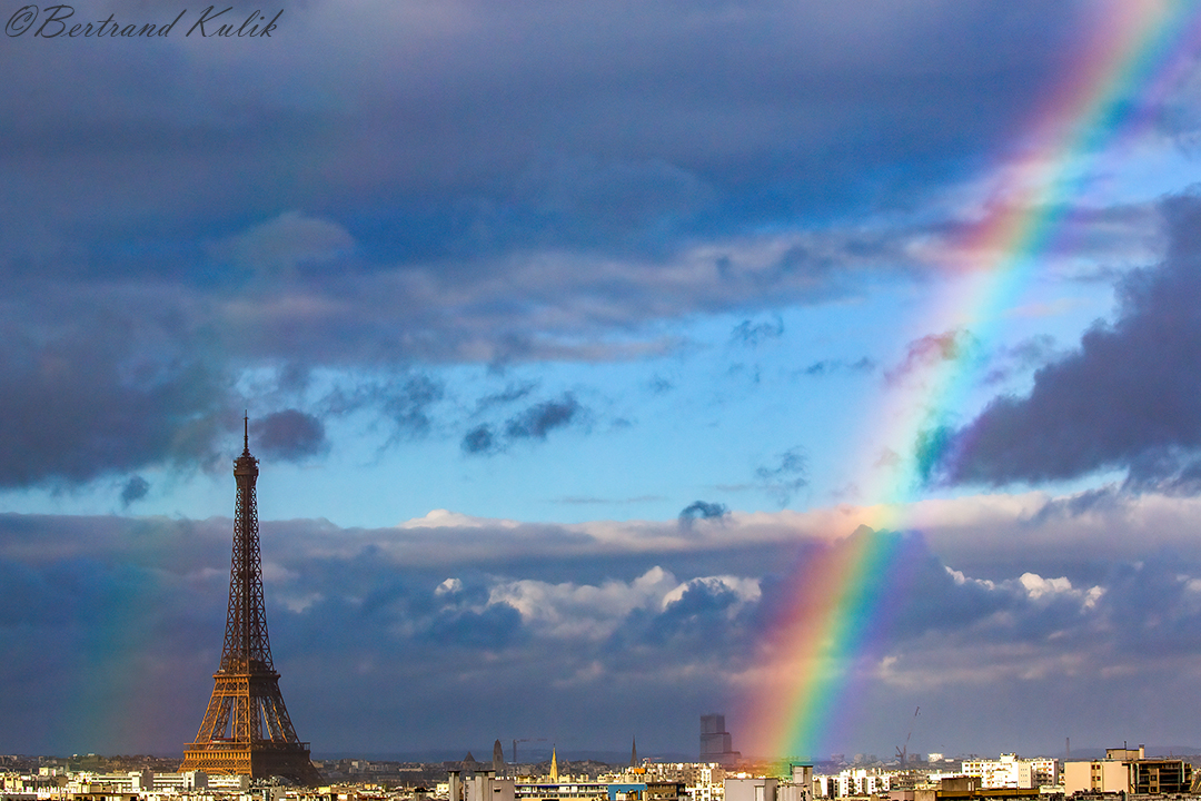 Bel arc en ciel dans le ciel de Paris #meteofrance @Meteovilles #lejournaldelameteo #keraunos #arcenciel #rainbow #love #eiffeltower #villedeparis #parismaville #mairiedeparis