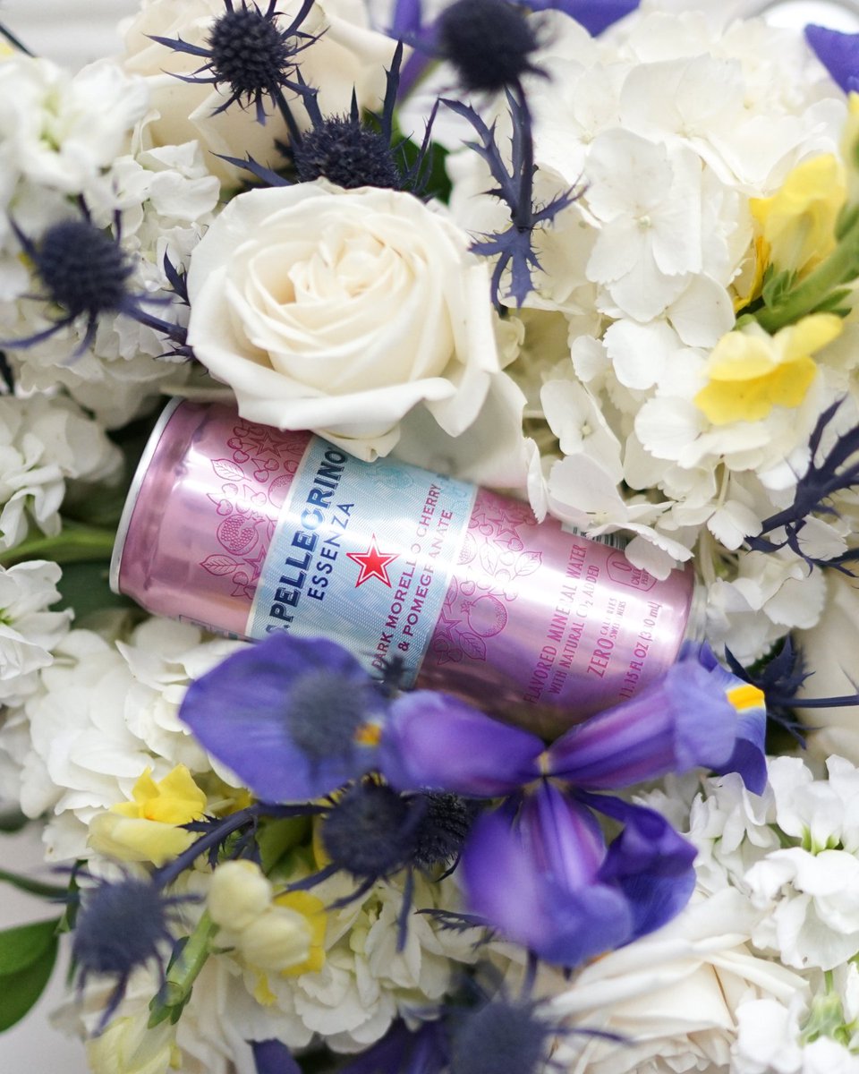 If only S.Pellegrino Essenza came in every bouquet…. Wait! They can💐 Head to your local store and surprise your Valentine the S.Pellegrino way💙.

#sanpellegrino #essenza #valentinesday