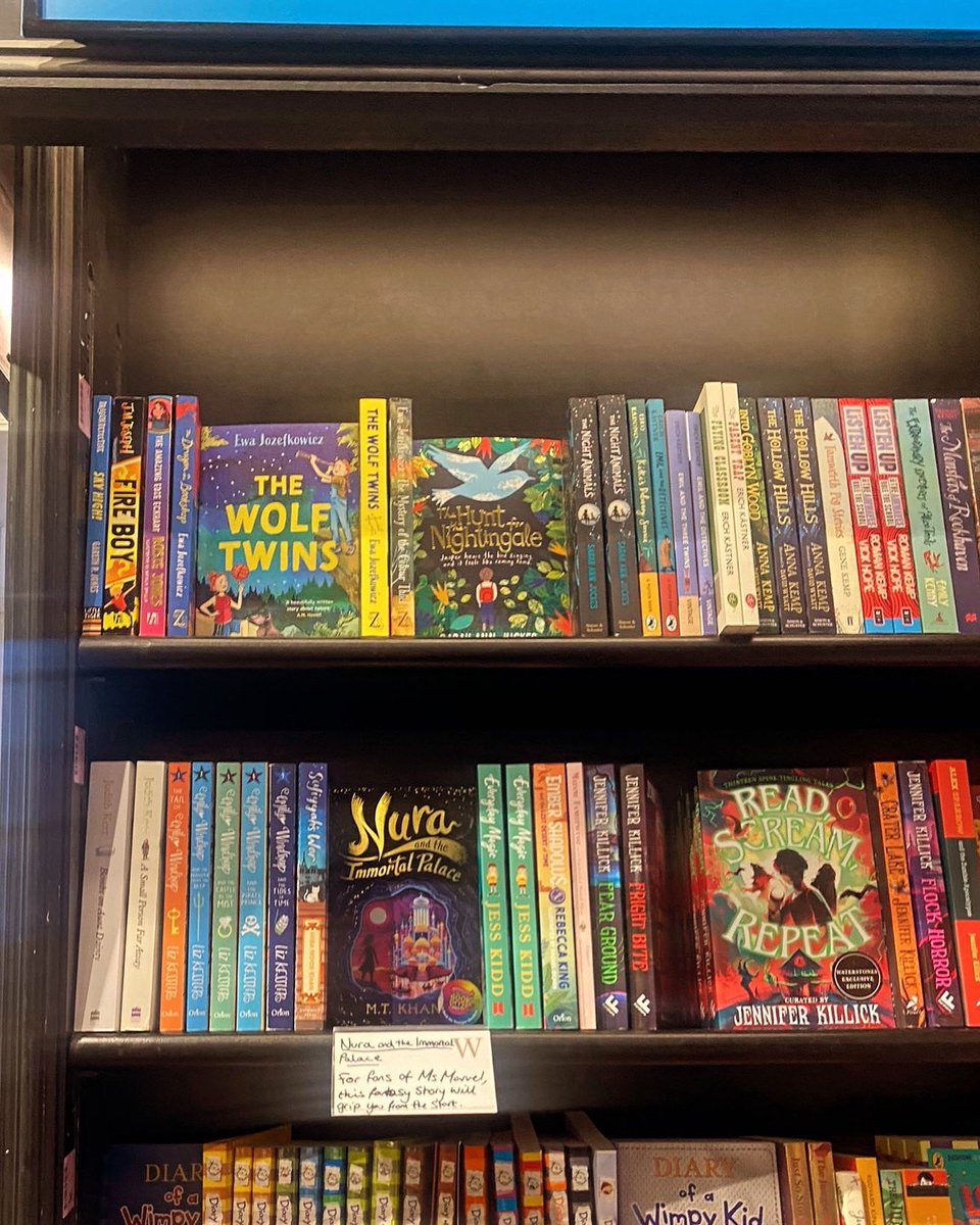A little sighting of The Wolf Twins in @WaterstonesMCR ❤️ alongside the fab @sarahannjuckes, @maeedakhan and @JenniferKillick 🙌
