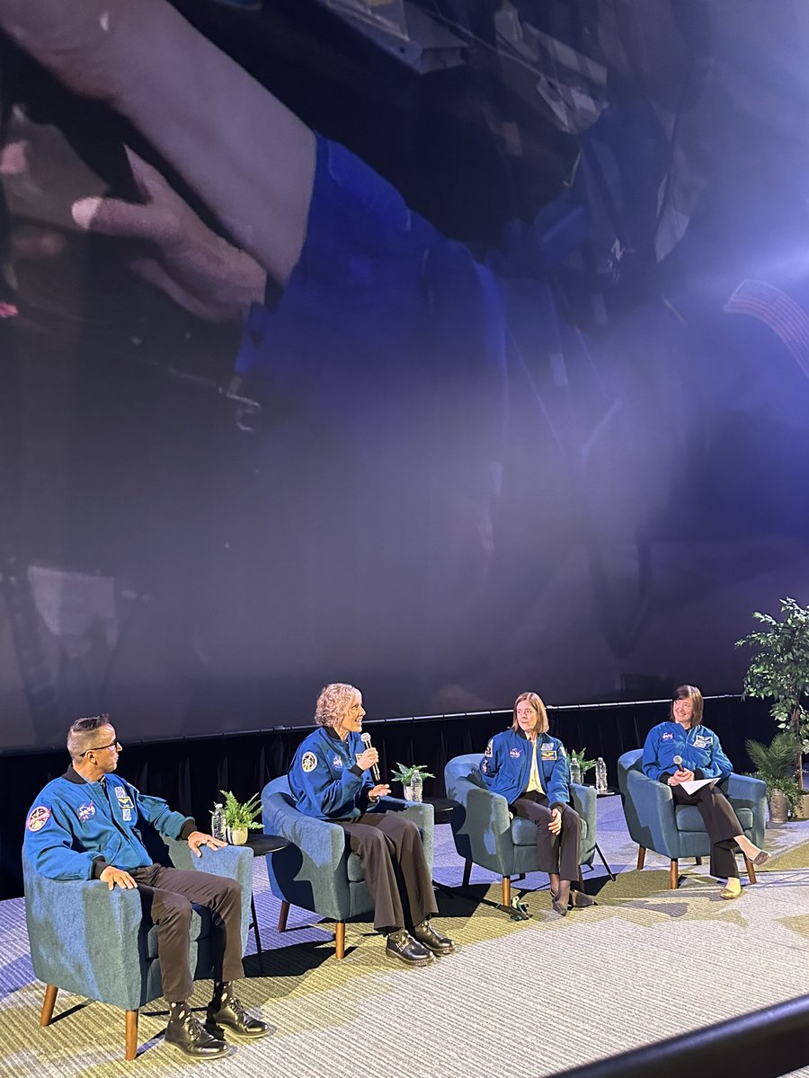 makincaid's tweet photo. Excited to give last week’s keynote at the 30th anniversary of #SEEC2024 at @SpaceCenterHou!  They do such an amazing job of supporting educators and helping NASA connect with teachers.  Plus the reunion of #EducatorAstronauts @AstroAcaba @AstroDot @Astro_Megan &amp; BarbaraMorgan https://t.co/35s8yesfHg