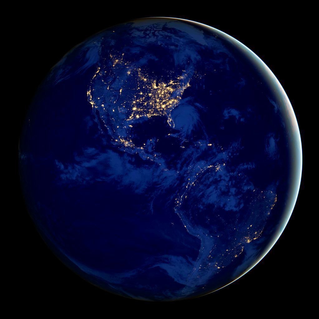 latestinspace's tweet photo. What the night side of Earth looks like from a distance out in space 😲 https://t.co/GQkNj3xHvA