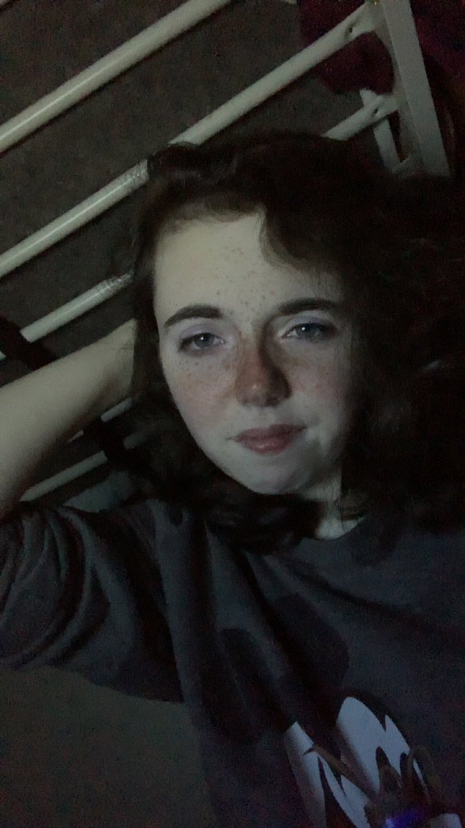 LoganLeighW's tweet photo. this is why i don’t use fluorescent lighting, because i look like i just stepped out of a twilight movie https://t.co/nwB5X7H2fk