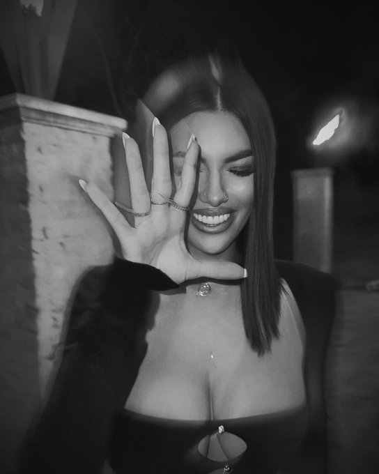 Chinita bellaquita Una loquita que hipnotiza https://t.co/v3qTCTas1y<a href="/tag/throwback"class="tags"><span>#throwback</span></a>