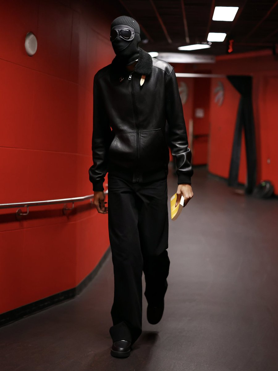 Shoulda known Wemby was gonna go off when he pulled up like this