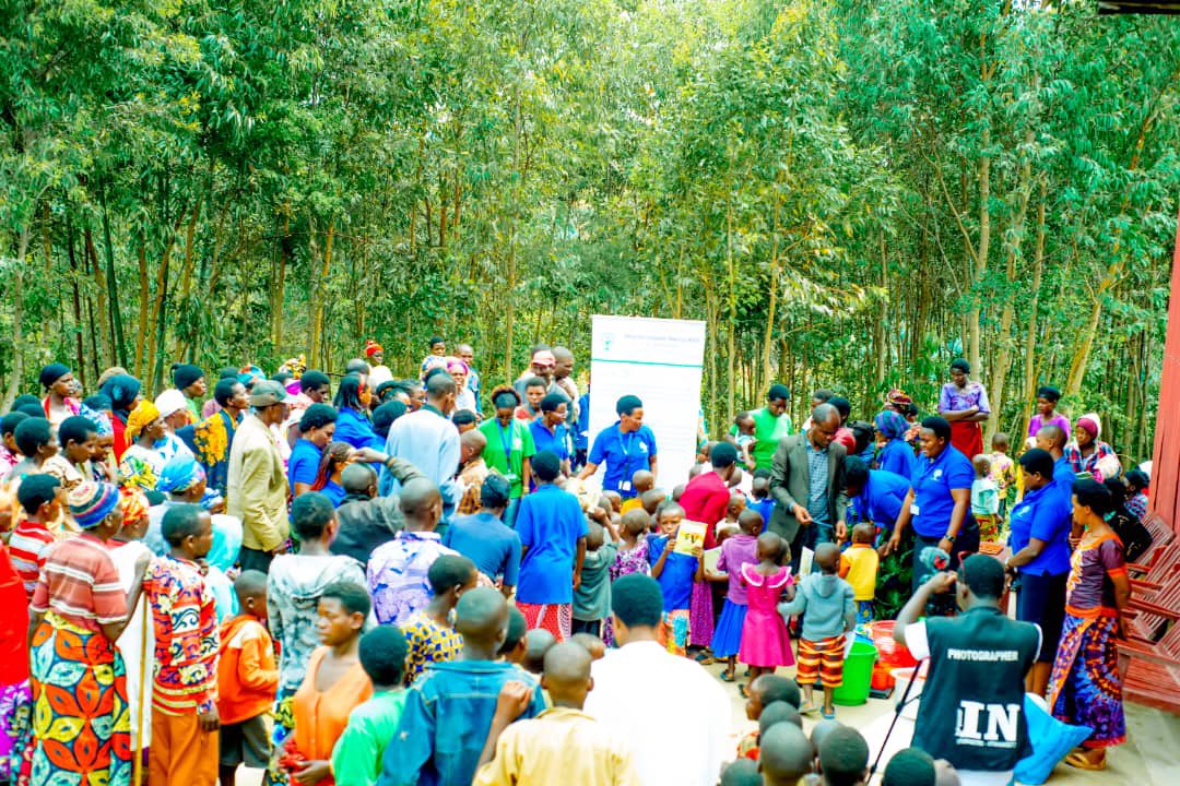 SFIRWANDA's tweet photo. On Fri 9th, we launched 2 ECDs (AHEZA ECD Gabiro and Bukoro) located in @NyaruguruDistr in Ruramba sector. we made material donation to empower them and also explained to parents the importance of ECDs. Thanks to the local leaders who were present. @yvescyubahiro1
#SFIcommunity https://t.co/DbDxCTpTJk