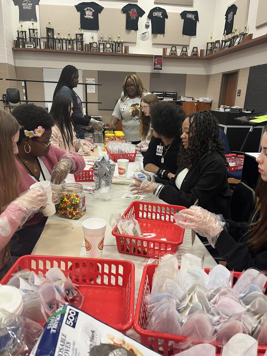 Weiss Choir tweet media