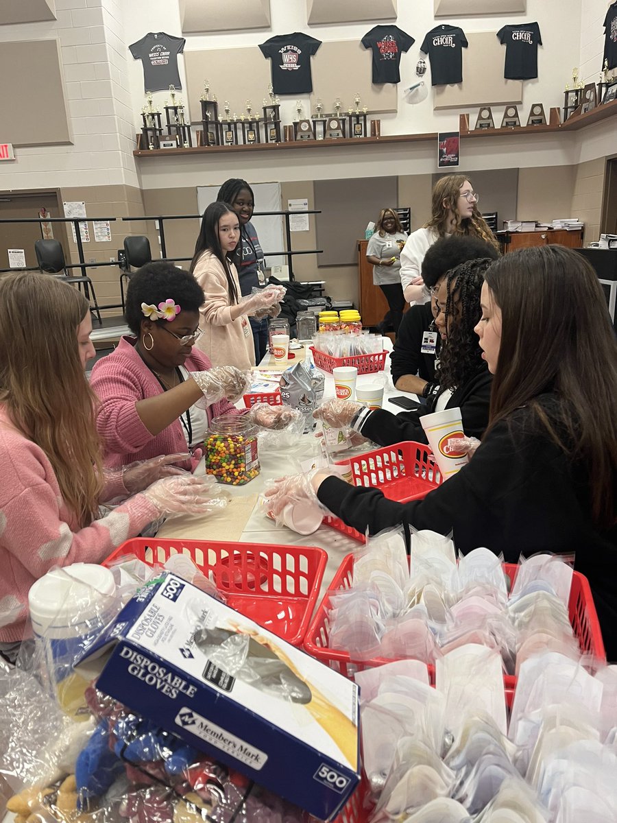 Weiss Choir tweet media