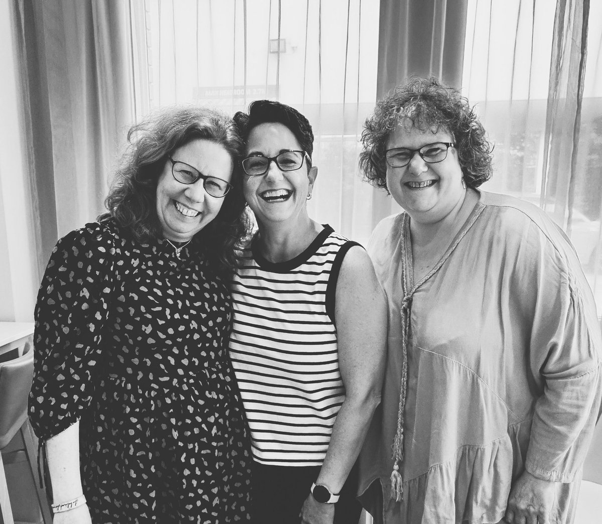 marisa v tweet media