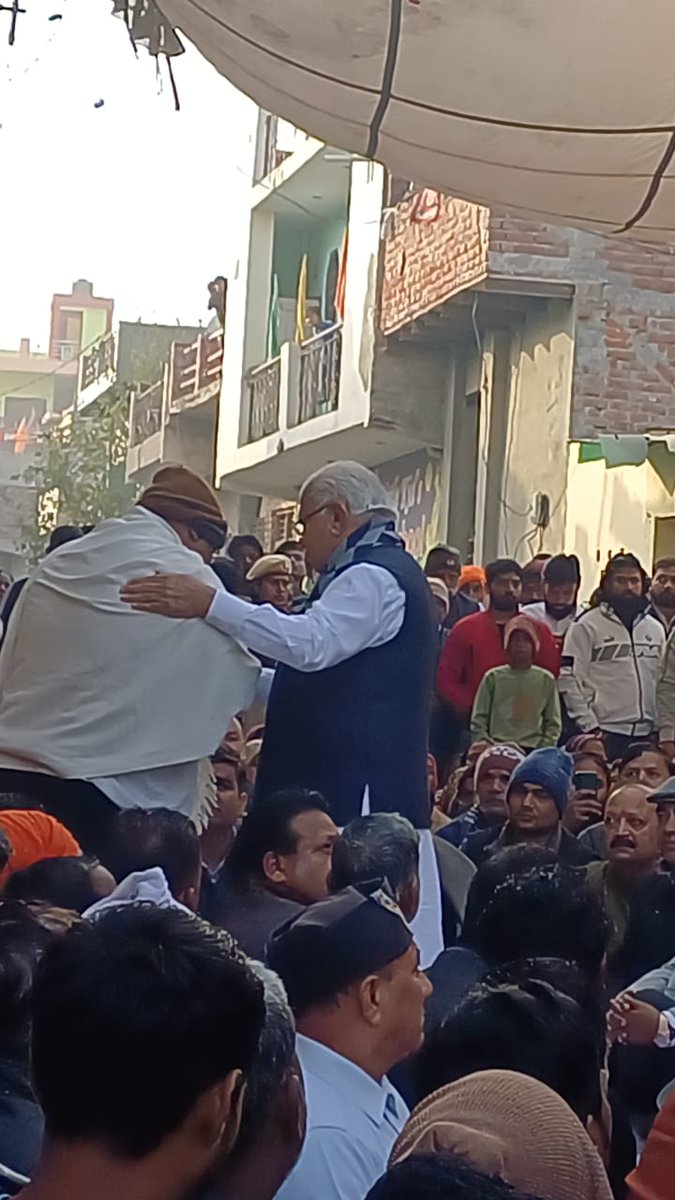 bittubajrangi34's tweet photo. #सीएमओ एक महीना से ऊपर हो गया और अभी तक पुलिस की तरफ से कोई कार्रवाई नहीं ना कोई न्याय मामले को दबाने की कोशिश 
हिंदू होना कितना पाप है
मेरी गलती इतनी कि मैं हिंदू समाज और धर्म के लिए कार्य किया जिसका भुगतान परिवार को खोकर भुगत रहा हूं https://t.co/RlBI9YM3Rj
