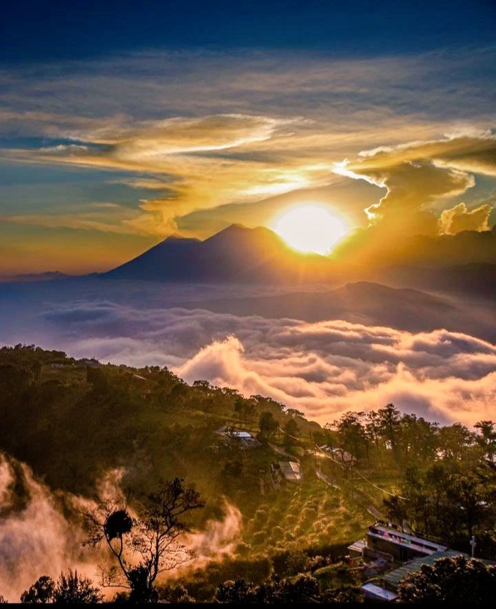 Alexndder's tweet photo. - Quédate y se mi atardecer favorito. https://t.co/peZFqepN1l