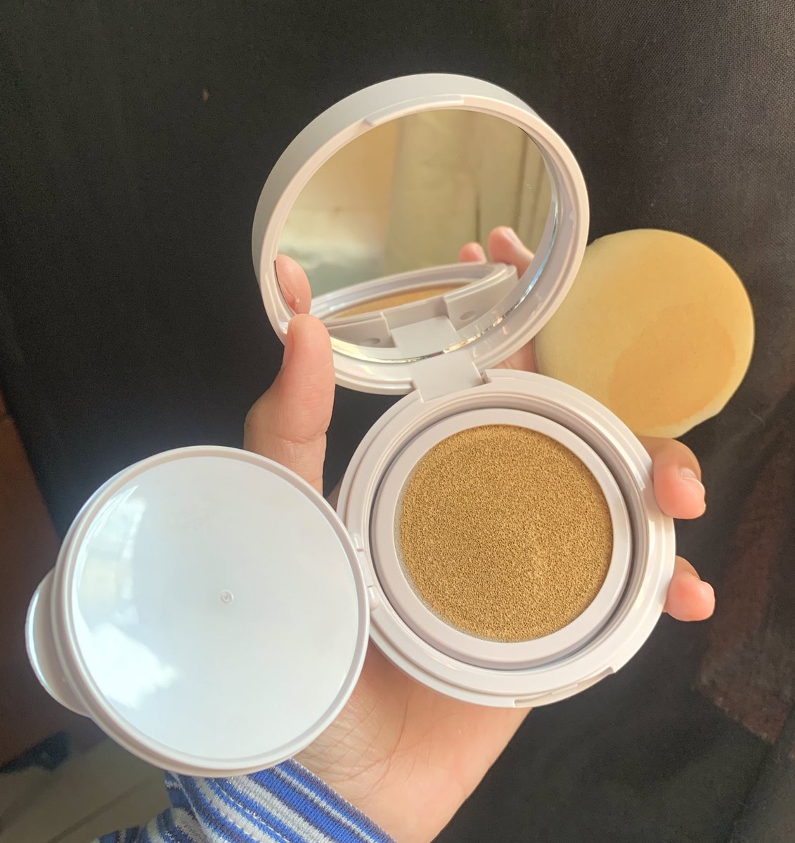 tarochococookie's tweet photo. makeup simple hari ini cuma pakai cushion yang kemarin viral punya nya The Originote😬

cuma pakai 1tap cushion doang dan beneran bisa ngecover seluruh wajah✨

#racuninmakeup https://t.co/IrIjBVxgcK