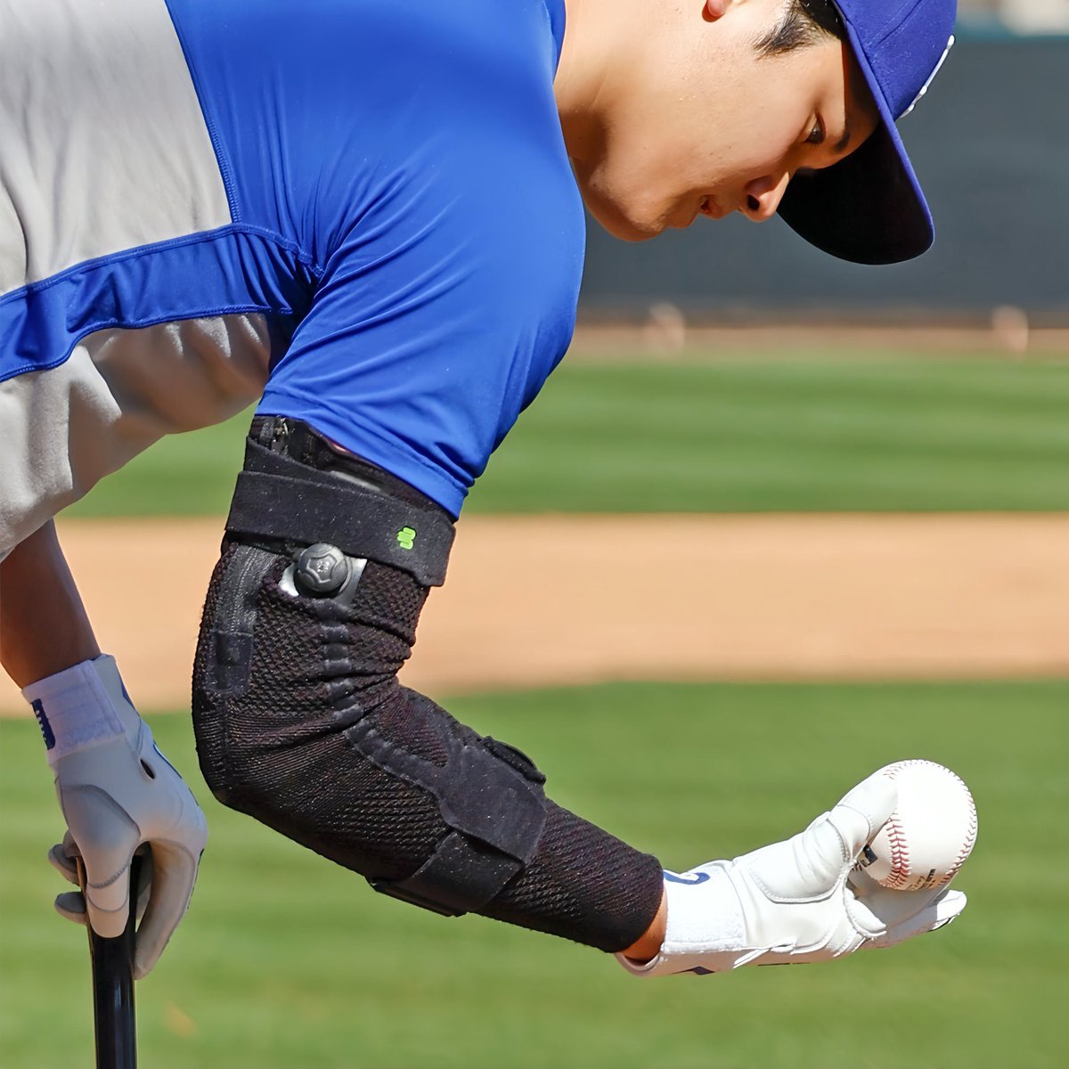大谷翔平 肘サポーター BAUERFEIND 今季、大谷くんが右腕に装置しているサポーターは、昨年使用していた