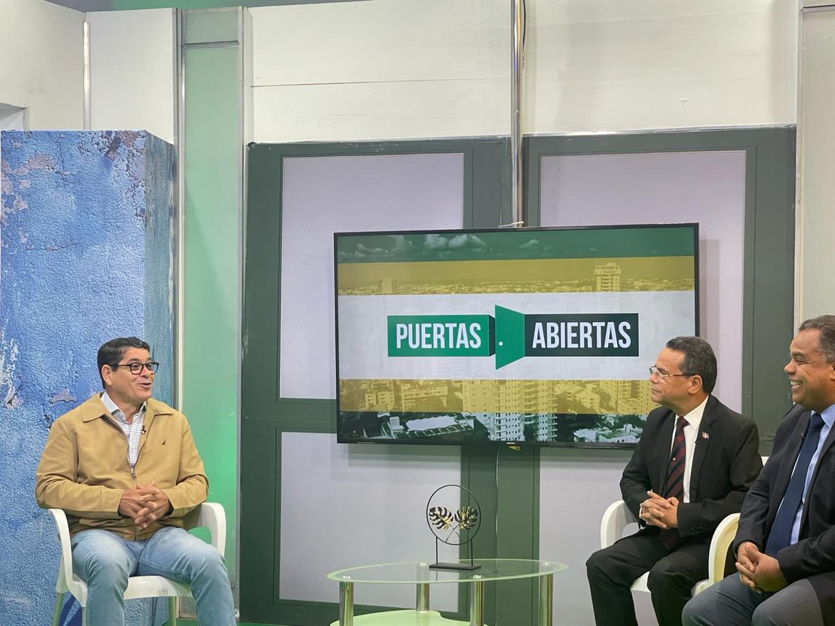 yudirosalia's tweet photo. En la entrevista de hoy, @SerrataAquilino, Candidato a Alcalde de SDO, presenta su propuesta para mejorar la seguridad ciudadana en nuestro municipio
#JuntosPorUnMunicipioNuevo
#AquilinoSerrataAlcalde 
#FuerzaDelPueblo
#Vota3 #AquilinoSerrataEnPuetasAbertas 
#SeVan https://t.co/g52xjBvDBo