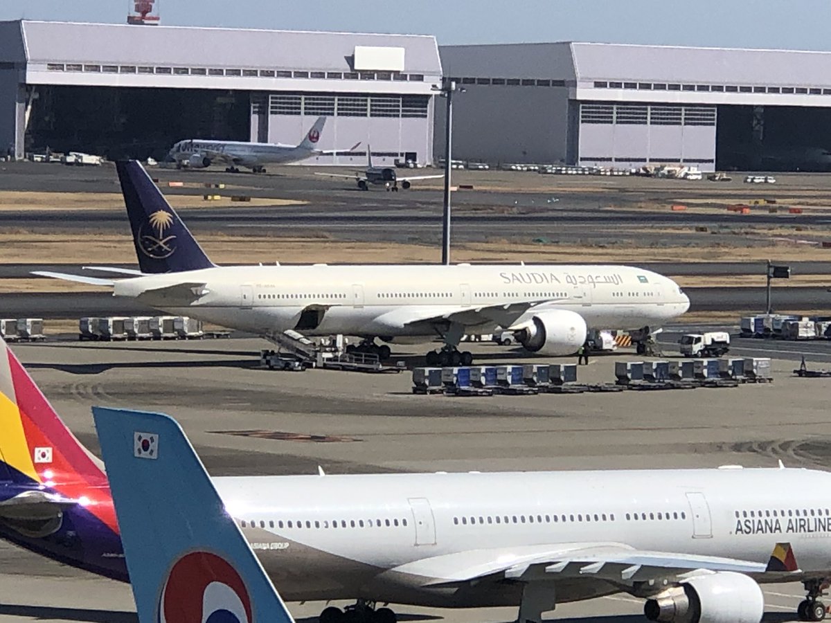 FutureTrunksZ_E's tweet photo. 羽田にサウディアのB777-300がいる。
3ヶ月前に乗った航空会社を日本で見るとは https://t.co/beT3WsQ99C
