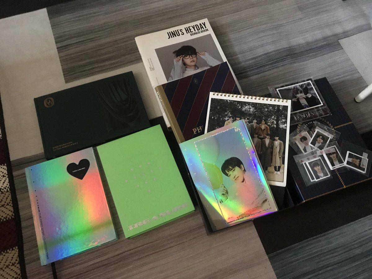 excuseyeu's tweet image. Hello gais. #PasarWinner #PasarTreasure

1x JINU HEYDAY BOLD VER : rm10
1x KSY PAGE GREEN VER : rm10
2x TREASURE ALBUM : rm10/pcs
1x TREASURE WELCOMING COLLECTION (photobook, desk calendar and etc) : rm15

Ambik semua i bagi rm50 exc postage and packaging fee.