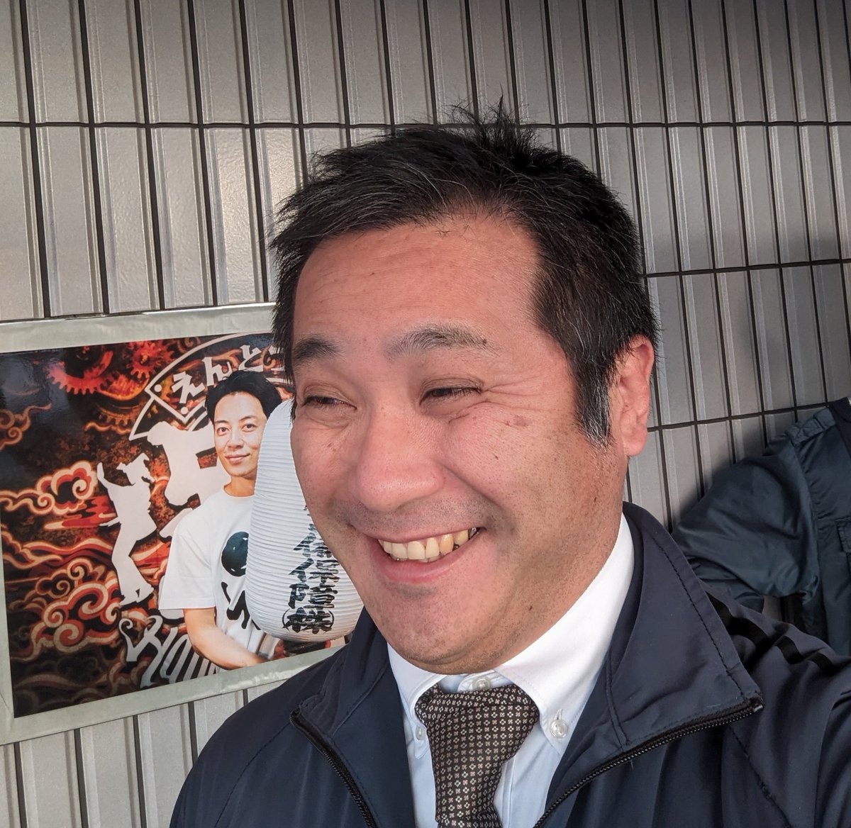 Tigerkeibi_Top's tweet photo. 【シンソツ②】そもそも中小企業に来てくれる新卒の方はいるのか🐯
今まで我が社の採用は中途ばかりでしたので新卒採用支援の方に話を聞きに行き、新卒採用の会社さんを見学しました🐅そこで新卒社員が活躍している姿を目の当たりにし、「我が社もこのようになりたい！」と強く感じました🤗 https://t.co/asOOp281q1