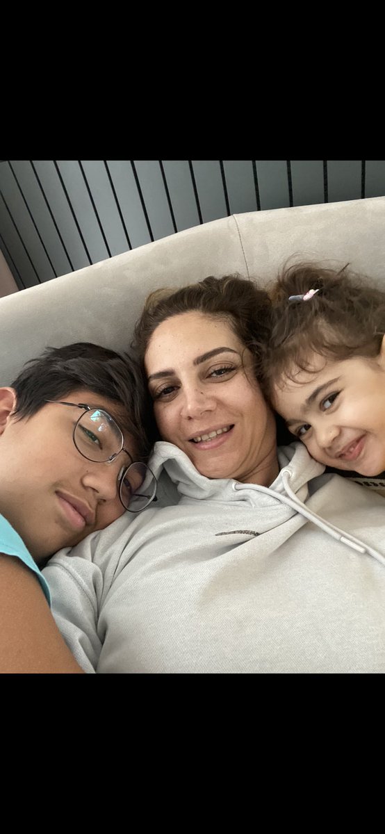 Elim varmíyor yazmaya.12 Şubat 2023.Geçen yíl bu gün. Mustafamı ebedi istirahatgâhına uğurladığımíz gün.Bir topraktan  bir toprağa . Sıra bozuldu. Umarım huzurlusun oralarda. Bilmiyorum . Tek Bildiğim. Hayat bana ben hayata kırgınım.Seni seviyorum gúzel oğlum.